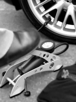 MICHELIN Pompe à pied à manomètre standard -